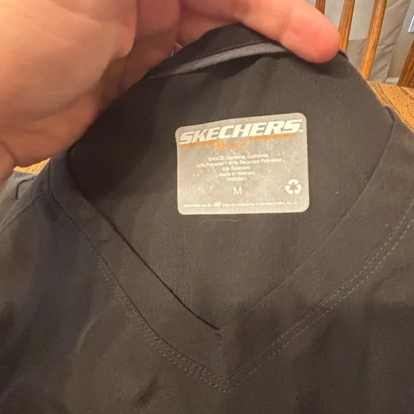 Women’s Sketchers by Barco medium tall jogger scrubs - Picture 2 of 11